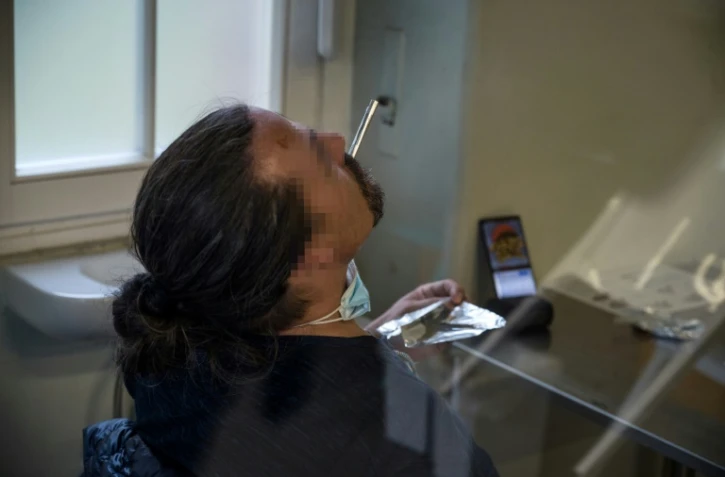 Un consommateur de crack dans une salle de consommation à moindre risque à Strasbourg, le 6 octobre 2021