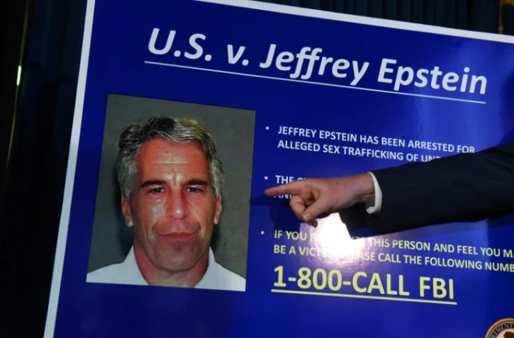 Portrait de Jeffrey Epstein projeté lors d'une conférence de presse du procureur fédéral de Manhattan, Geoffrey Berman, à New York le 8 juillet 2019