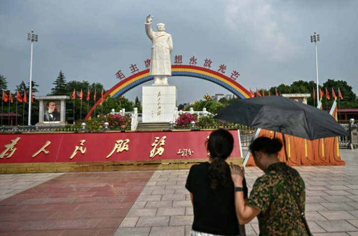 La statue de Mao Zedong sur la plage "l'Orient est rouge" à Nanjie, en Chine, le 20 août 2026
