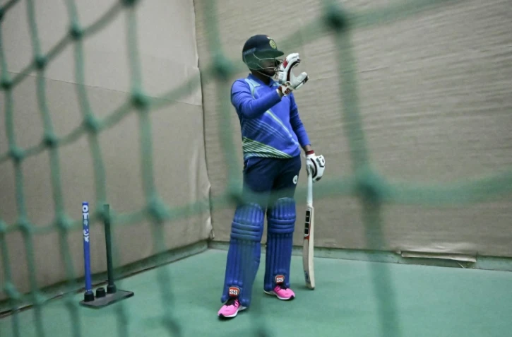 Shafali Verma, un jeune joueur de cricket de 16 ans, s'entraîne en salle le 15 janvier 2020 à Rohtak au nord de l'Inde