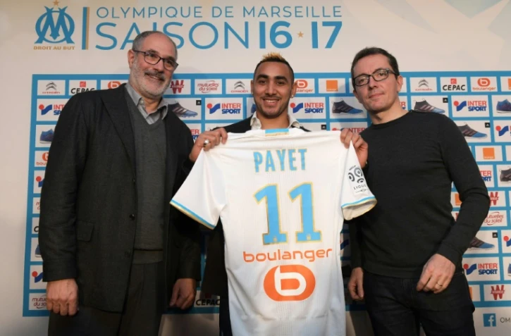 Le directeur sportif de l'Olympique de Marseille, Andoni Zubizarreta, la recrue Dimitri Payet, et le président de l'OM Jacques-Henri Eyraud, le 30 janvier 2017 à Marseille