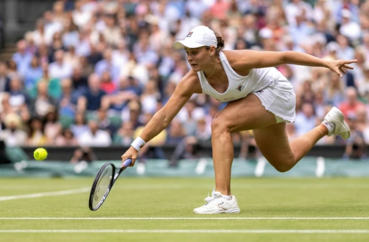 L'Australienne Ashleigh Barty face à l'Allemande Angelique Kerber en demi-finale de Wimbledon, le 8 juillet 2021