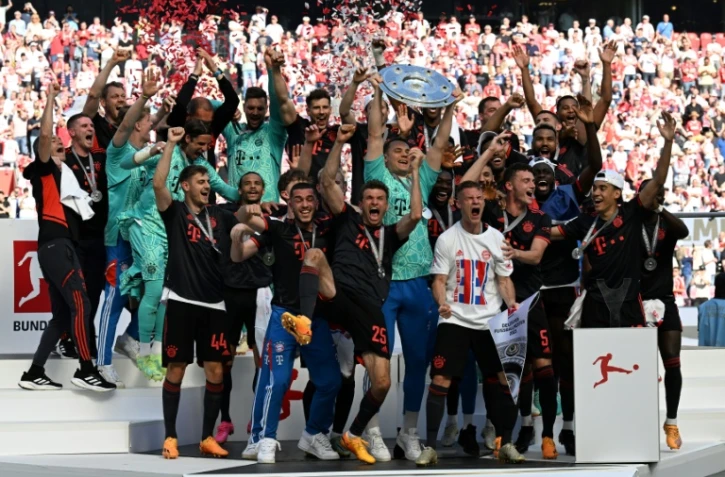Les joueurs du Bayern Munich fêtent leur 11e titre consécutif de champion d'Allemagne, après leur succès à Cologne, le 27 mai 2023