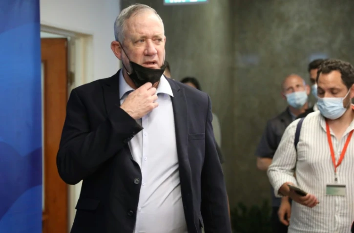Le ministre israélien de la Défense, Benny Gantz, arrive pour une réunion au bureau du Premier ministre à Jérusalem, le 1er août 2021