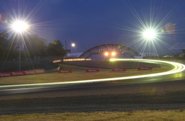 Vue nocturne du circuit des 24 heures du Mans, le 18 juin 2017