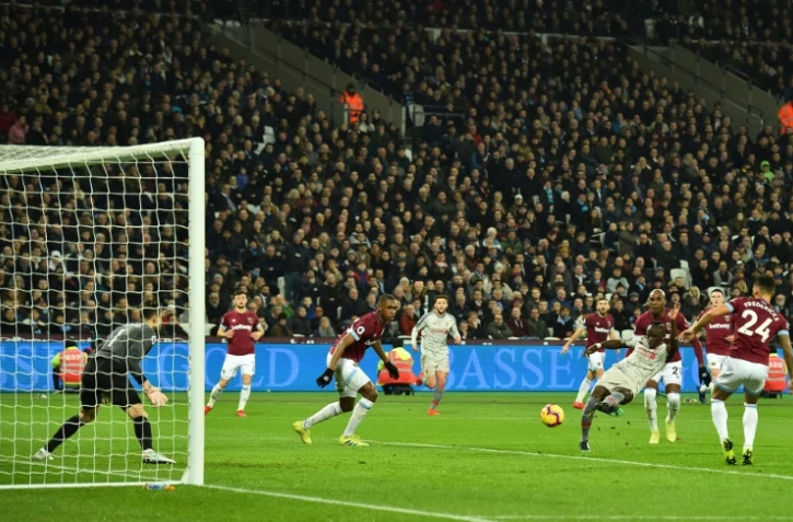 Le joueur de Liverpool Sadio Mane inscrit un but lors du match nul 1-1 à West Ham le 4 février 2019