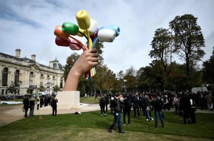 "Le bouquet de tulipes" du plasticien américain Jeff Koons inaugurée près du Petit Palais, le 4 octobre 2019 à Paris