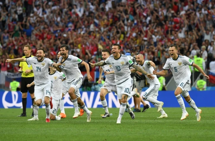 Les Russes explosent de joie après avoir éliminé l'Espagne aux tirs au but, le 1er juillet 2018 au stade Loujniki à Moscou