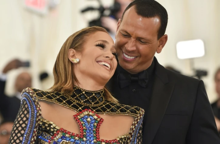 Jennifer Lopez (à gauche) et Alex Rodriguez, le 7 mai 2018 à New York