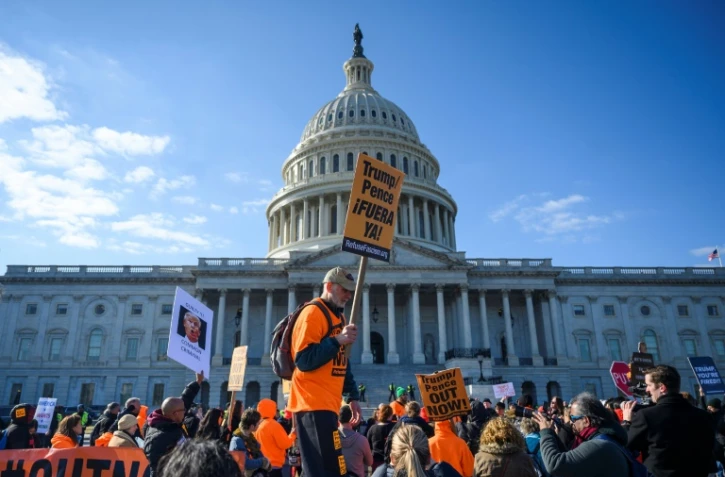 Manifestation anti-Trump devant le Capitole, siège du Congrès américain, le 29 janvier 2020 à Washington