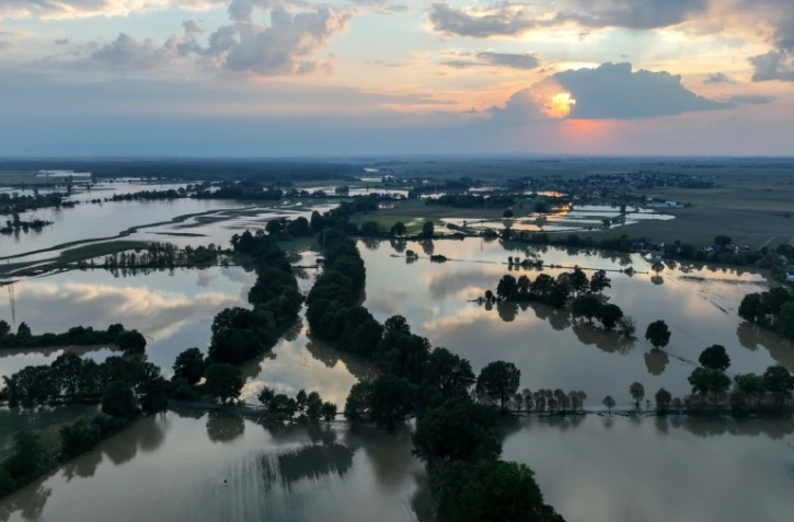 Photo aérienne des inondations provoquées par la tempête Boris près du village de Kantorowice, dans le sud de la Pologne, le 18 septembre 2024
