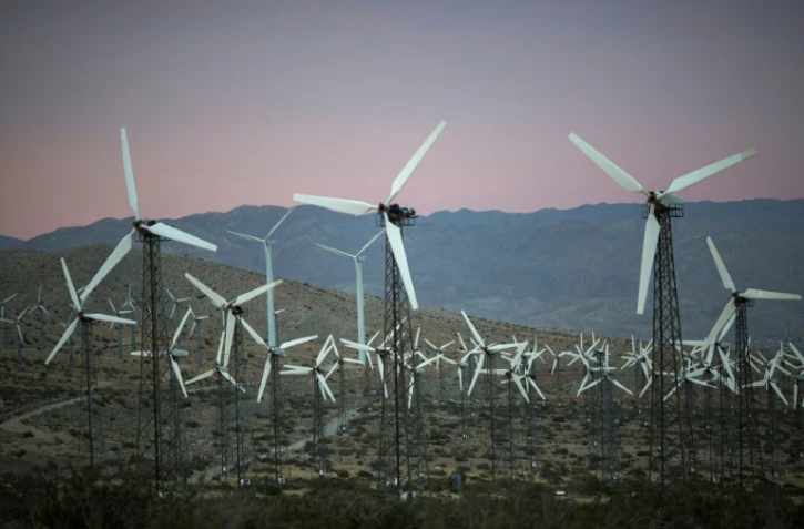 Un champ d'éoliennes près de Palm Springs, en Californie, le 22 avril 2016