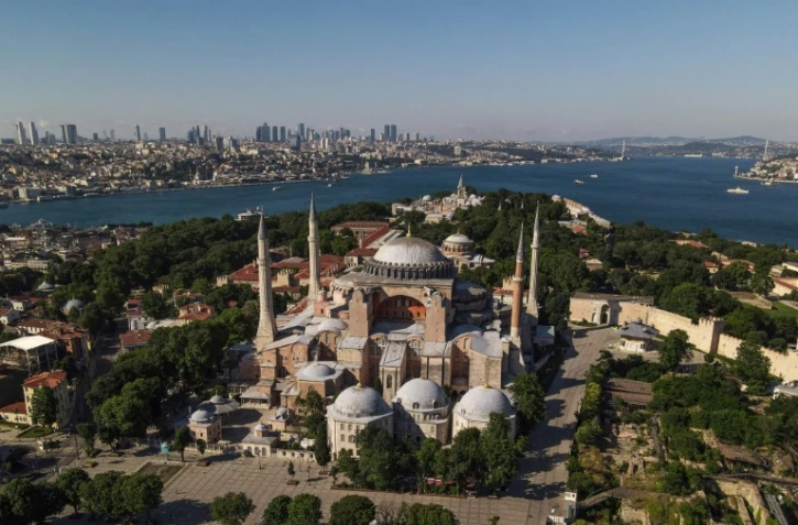 Vue aérienne de l'ex-basilique Sainte-Sophie d'Istanbul, devenue un musée, le 28 juin 2020