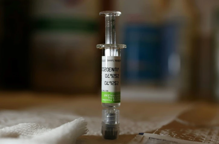 Un vaccin contre la grippe présenté dans une pharmacie américaine CVS le 4 octobre 2018 à Miami