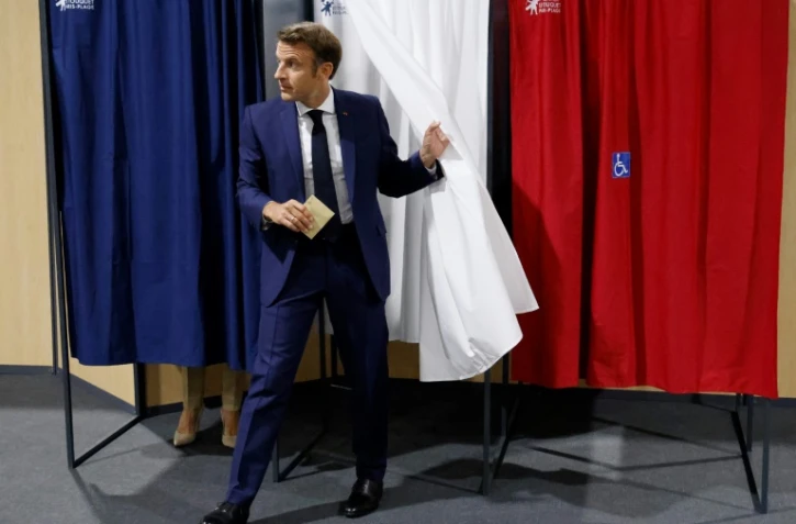 Le président français Emmanuel Macron a voté au Touquet (nord de la France), le 12 juin 2022