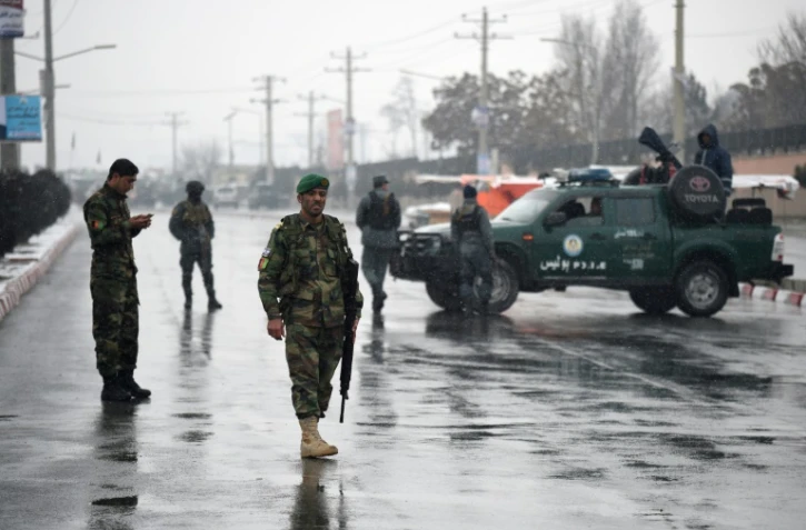 Des membres de forces de sécurité afghanes sur les lieux d'un attentat à Kaboul, le 29 janvier 2018