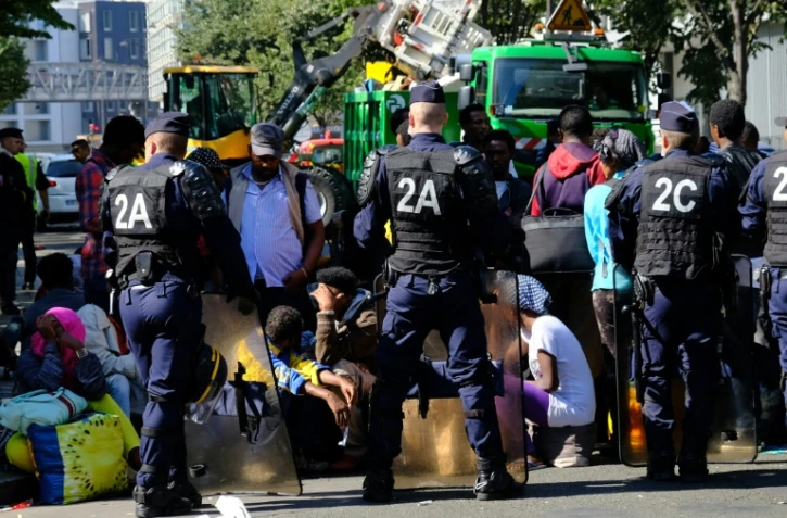 Evacuation d'un camp de migrants le 17 août 2016 à Paris