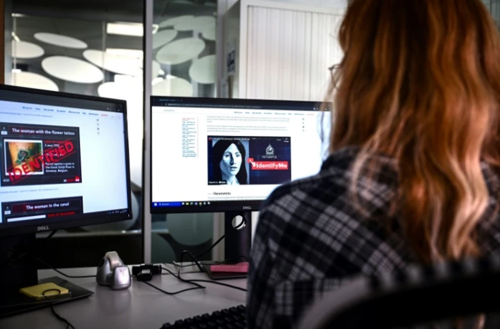 La campagne "Identifiez-moi" sur le site internet d'Interpol Ă Lyon le 8 octobre 2024