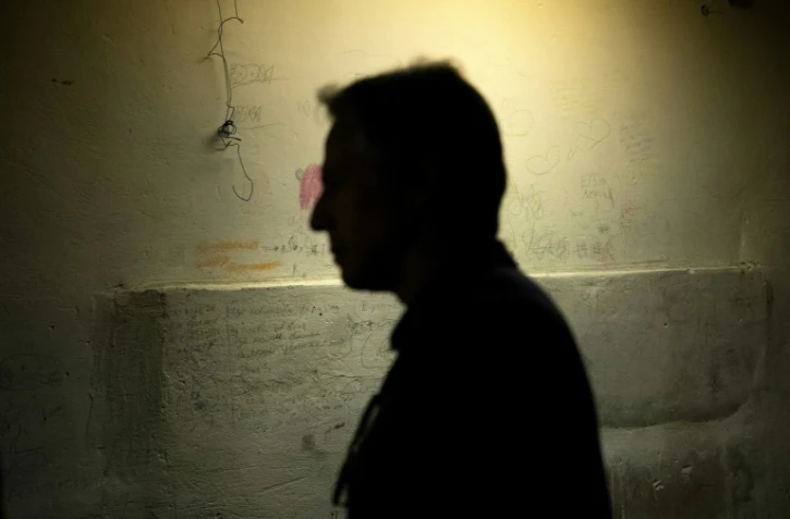 Le secrétaire d'Etat américain Antony Blinken dans les sous-sol d'une école de Iaguidné, dans le nord de l'Ukraine, surnommés les "caves de la mort" après l'occupation russe