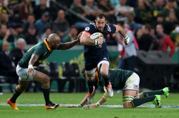L'arrière du XV de France Scott Spedding (c)  s'échappe avec le ballon en test-match face à l'Afrique du Sud, le 17 juin 2017 à Durban