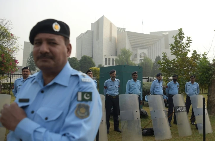 Des policiers près de la Cour suprême du Pakistan à Islamabad, où a été acquittée en appel la chrétienne Asia Bibi, le 31 octobre 2018