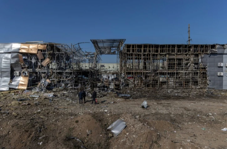 Un centre commercial détruit par une attaque de drones, le 21 mars 2025 à Odessa, en Ukraine