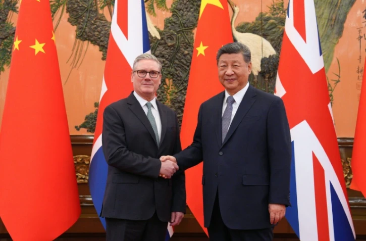 Le Britannique Starmer juge "vital" d'améliorer les relations avec la Chine