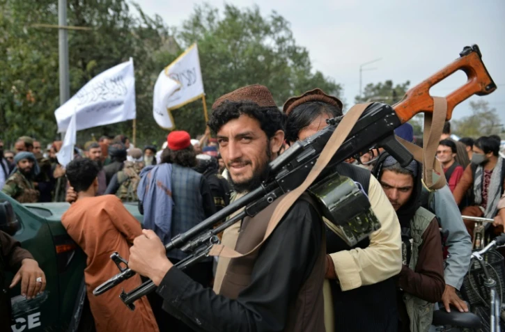 Des combattants talibans se rassemblent pour célébrer le retrait américain d'Afghanistan, à Kaboul le 31 août 2021