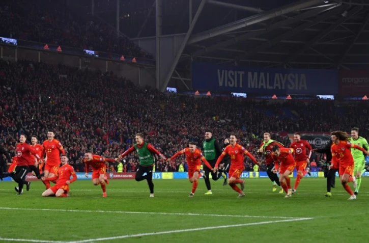 Les Gallois fĂŞtent leur qualification pour l'Euro Ă l'issue de la victoire sur la Hongrie Ă Cardiff, le 19 novembre 2019