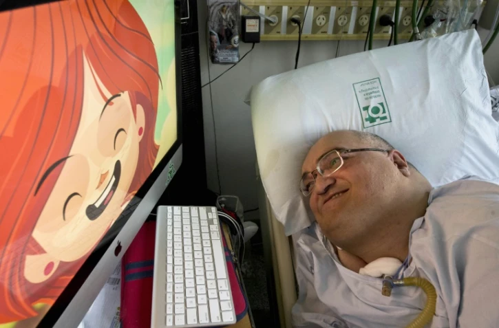 Paulo Henrique Machado, le 16 septembre 2015 dans sa chambre d'hôpital où il a créé le dessin animé "Brincadeirantes"