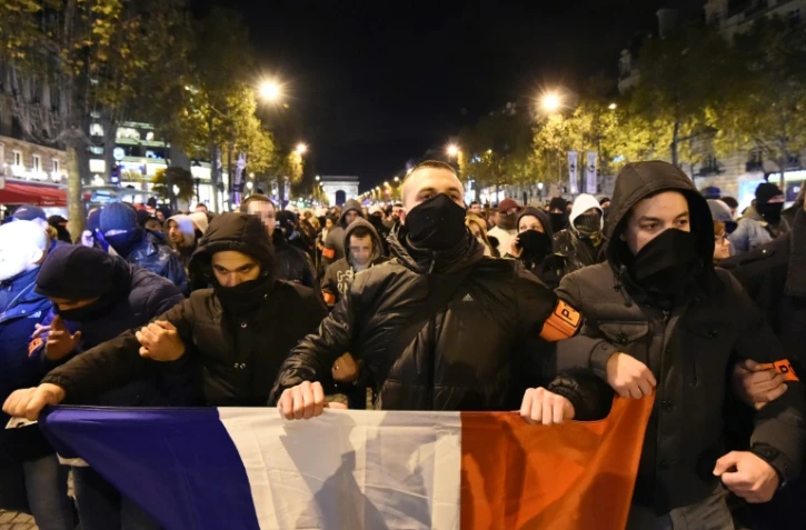 Manifestation de policiers le 20 octobre 2016 sur les Champs Elysées à Paris