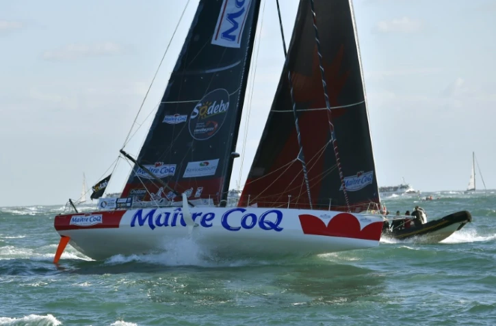 Le monocoque de Jérémie Beyou "Maître Coq" lors du départ du Vendée Globe, le 6 novembre 2016 aux Sables d'Olonnes