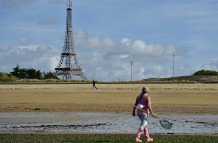 Réplique de la Tour Eiffel à Saint-Hilaire-de-Riez, en Vendée, le 18 octobre 2016