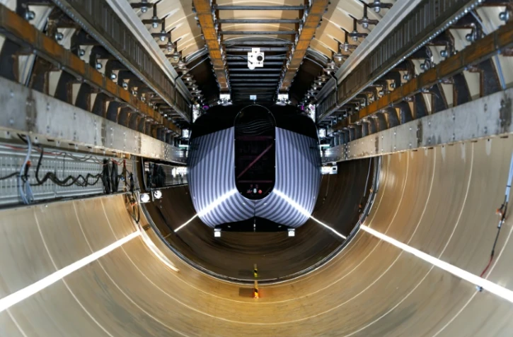 L'intérieur du tunnel d'essai du Centre européen de la société néerlandaise Hardt Hyperloop, à Veendam aux Pays-Bas, le 7 septembre 2024