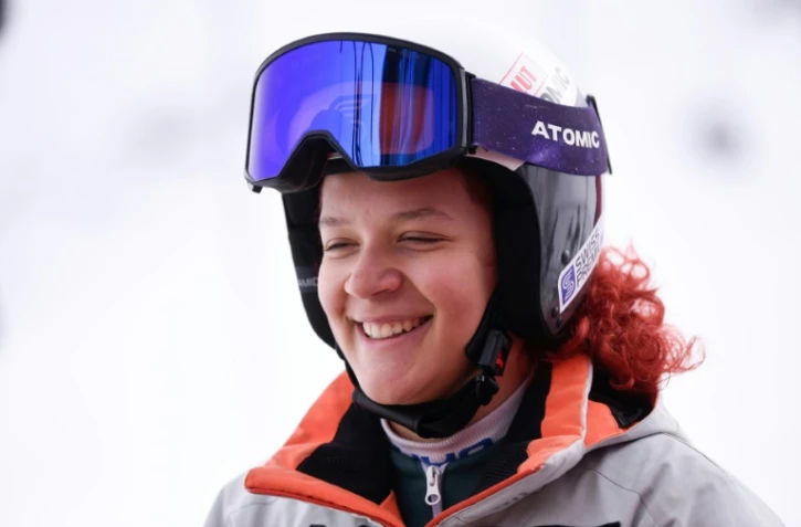 La skieuse kosovare Kiana Kryeziu lors d'une séance d'entraînement sur la piste du centre de ski de Brod, au Kosovo, le 22 janvier 2022 