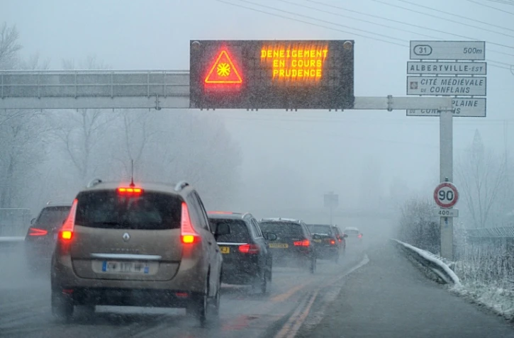 53 départements ont été placés en vigilance orange pour le vent, la neige et le verglas