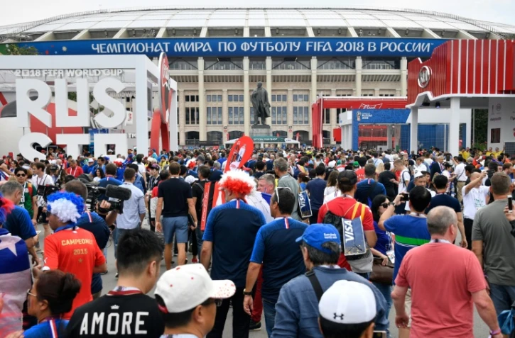 Les supporters de la France arrivent au stade Loujniki de Moscou pour la finale du Mondial face Ă la Croatie le 15 juillet 2018