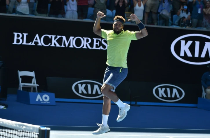 Jo-Wilfried Tsonga remporte le match contre le Canadien Denis Shapovalov lors de l'Open d'Australie, le 17 janvier 2018 à Melbourne