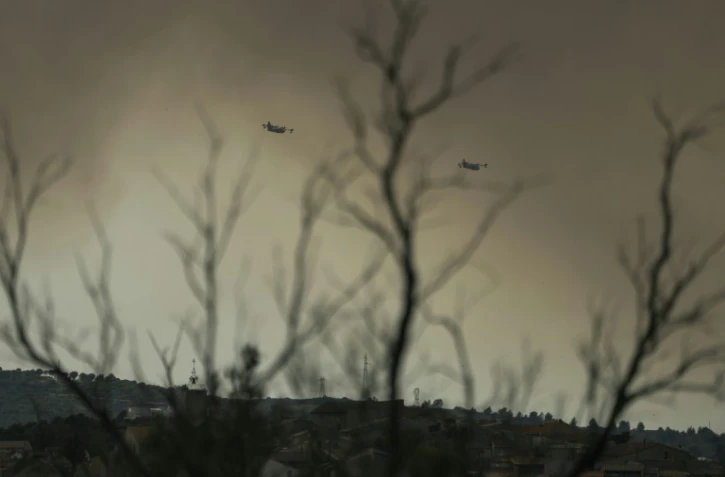 L'incendie qui a débuté jeudi en fin d'après-midi sur la commune de Martigues, au nord-ouest de Marseille, n'était toujours pas maîtrisé vendredi