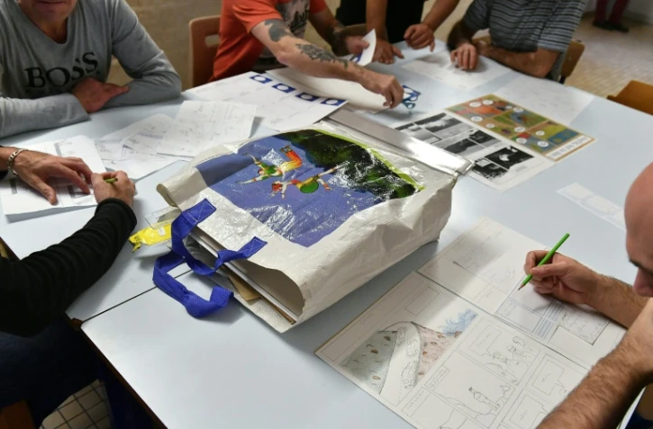 Des détenus de la prison d'Angoulême participent à un atelier de dessin de bande-dessinée, le 7 novembre 2018