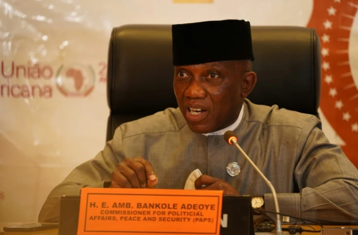 Bankole Adeoye, dirigeant du Conseil de paix et de sécurité, fait une déclaration, le 6 février 2022 au siège de l'UA à Addis Abeba, en Ethiopie