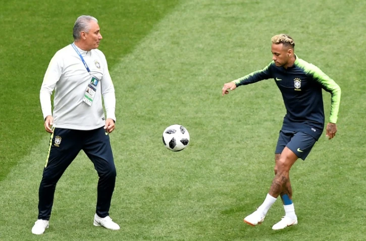 Neymar à l'entraînement du Brésil sous les yeux du sélectionneur Tite, le 21 juin 2018