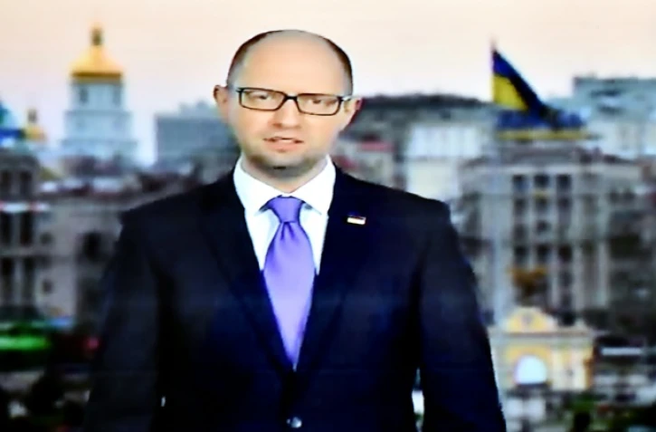 Image du Premier ministre ukrainien Arseni Iatseniouk capturée sur une un écran de télé lorsqu'il a annoncé sa démission à l'occasion d'une émission de télévision hebdomadaire, le 10 avril 2016