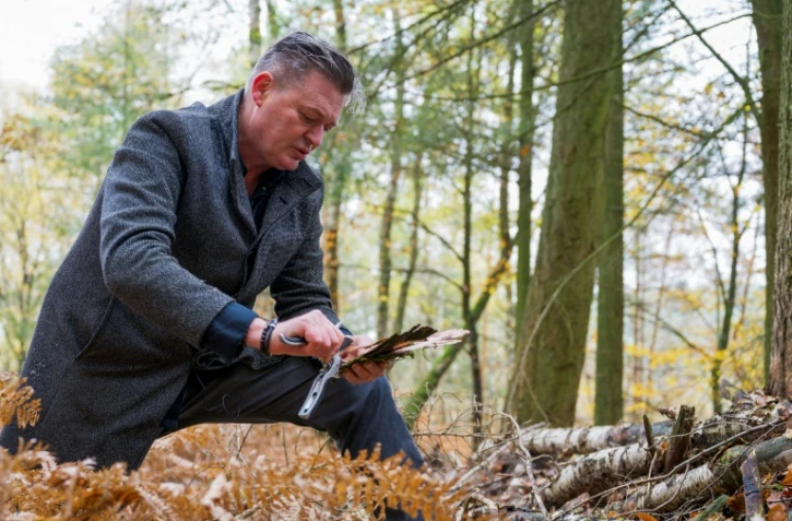 Le chef belge René Mathieu dans la forêt qui entoure son restaurant à Bourglinster, au Luxembourg, le 13 novembre 2020