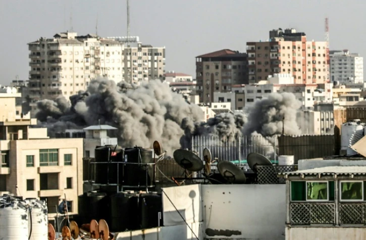 Un nuage de fumée après une frappe aérienne israélienne sur Gaza, le 14 juillet 2018