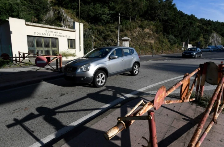 Arrivée de voitures pour traverser la frontière entre la France et l'Espagne à La Jonquera, le 21 juin 2020