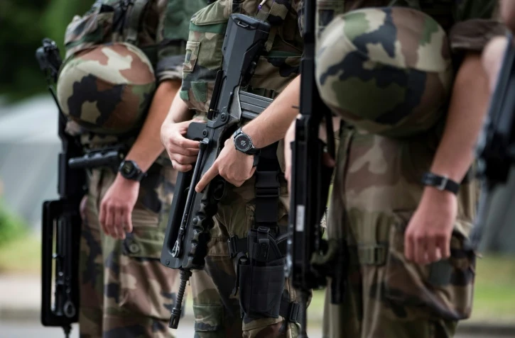 Des soldats français de "Operation en arme à Vincennes, près de Paris,le 25 juillet 2016