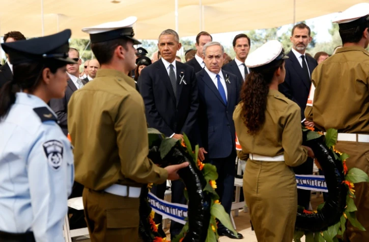 Les présidents américain Barack Obama et israélien Benjamin Netanyahu lors des obsèques de Shimon Peres le 30 septembre 2016 au mont Herzl à Jérusalem 