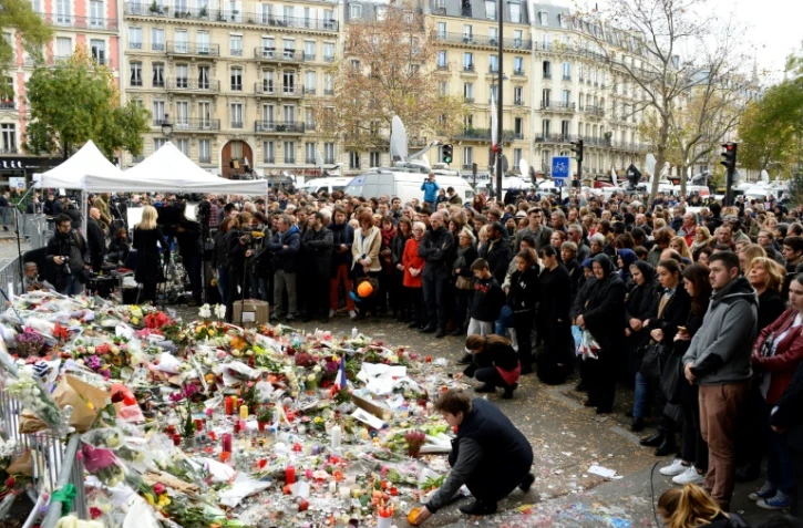 Hommage aux victimes des attentats du 13 novembre, à Paris le 16 novembre 2015