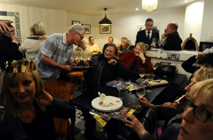 Le sénateur FN Stéphane Ravier, maire du 7e arrondissement de Marseille, lors d'une galette des rois partagée avec des militants le 28 janvier 2017 à Marseille
